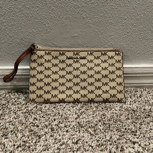 Michael Kors wristlet